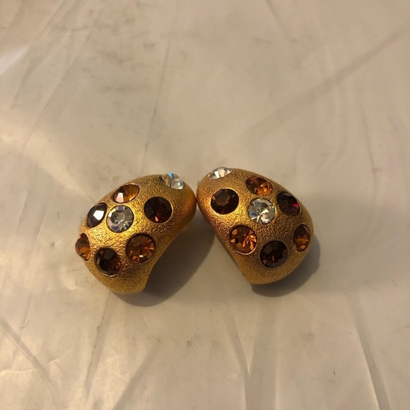 jackie collins Jewelry - Vintage Jackie Collins Multi Amber Color Stones Gold Tone Clip Earrings
